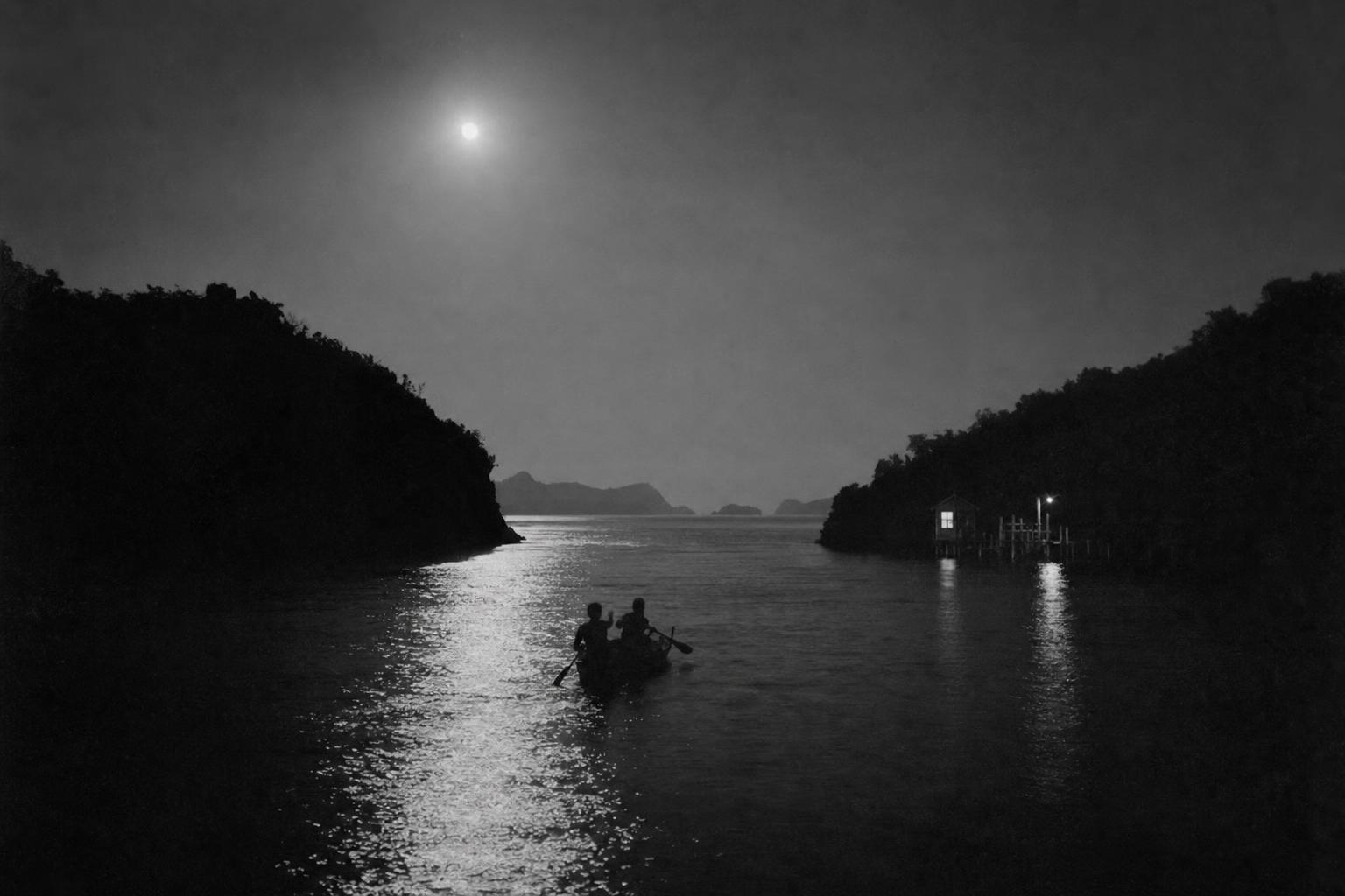 Night paddle to the Liquan coal jetty for the radio news