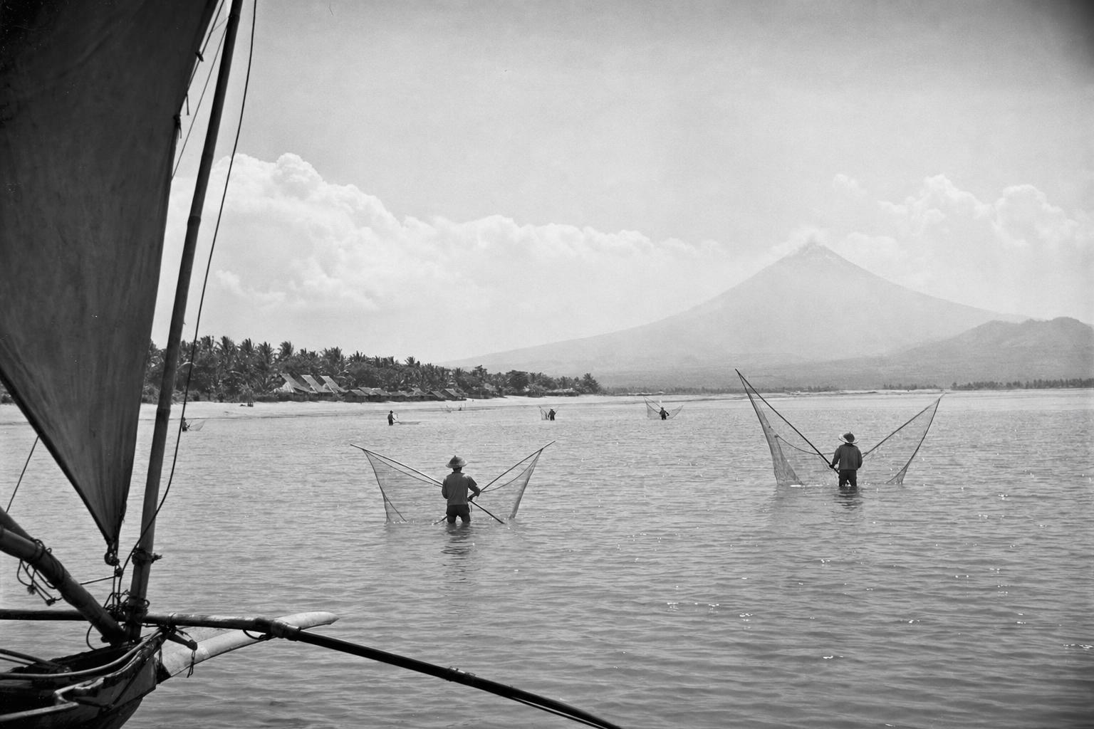 Becalmed up Albay Gulf